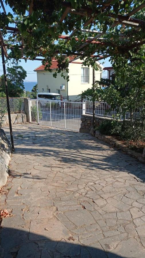Apartments Happy Day Карлобаг Екстериор снимка